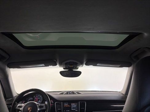 Used 2015 Porsche Panamera 4S image 32