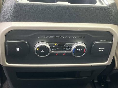 Used 2022 Ford Expedition Limited image 16