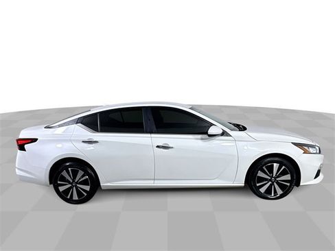 Used 2022 Nissan Altima 2.5 SV image 9