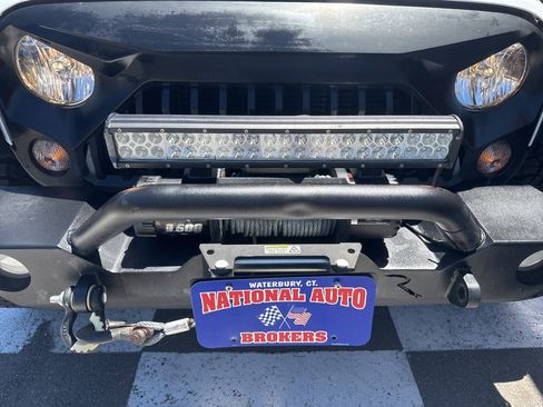 Used 2016 Jeep Wrangler Sport w/ Quick Order Package 24S AWD/4WD image 8