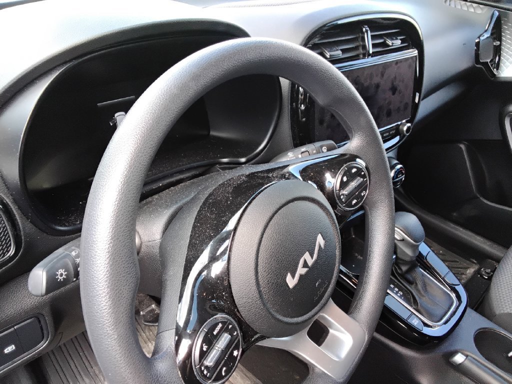 Used 2024 Kia Soul S FWD image 8