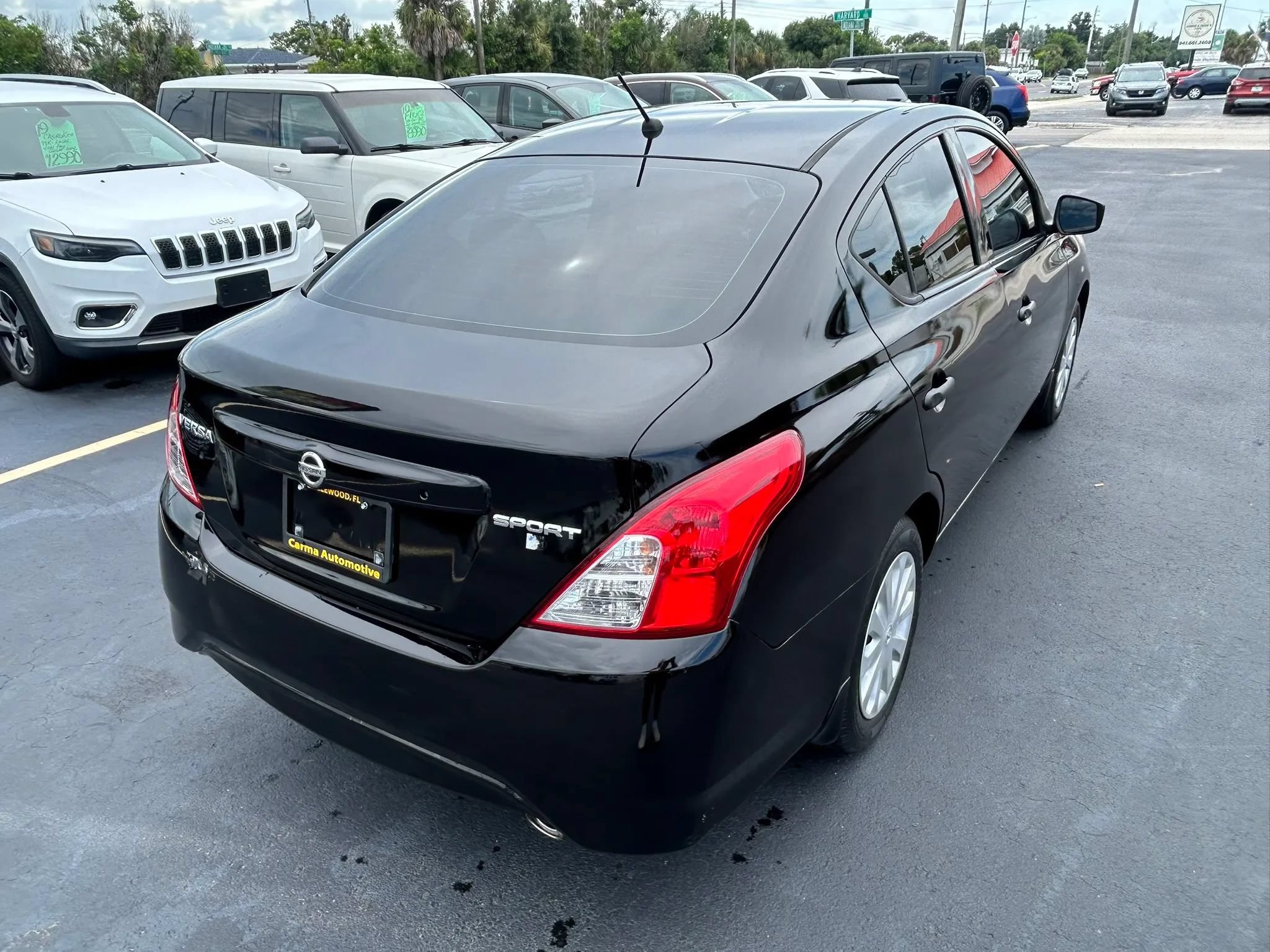Used 2018 Nissan Versa S FWD image 4
