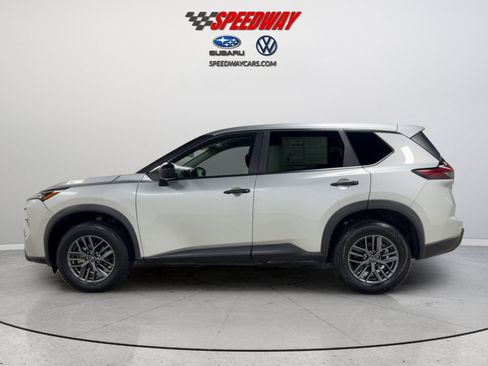 Used 2024 Nissan Rogue S FWD image 10