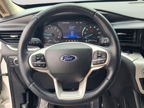 Used 2022 Ford Explorer XLT image 24