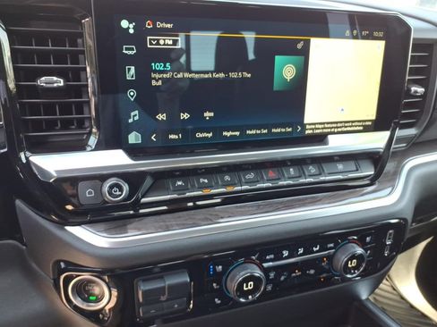 Used 2022 Chevrolet Silverado 1500 LTZ w/ LTZ Convenience Package II AWD/4WD image 26