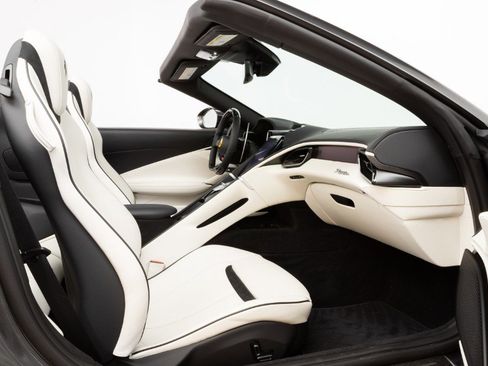 Used 2024 Ferrari Roma Spider image 61