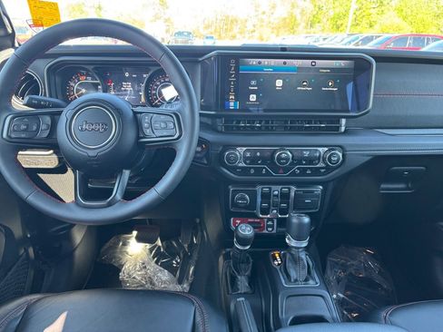 Used 2024 Jeep Wrangler Unlimited Rubicon AWD/4WD image 29