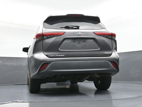 Used 2021 Toyota Highlander L image 25