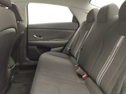 Used 2025 Hyundai Elantra Hybrid FWD image 18