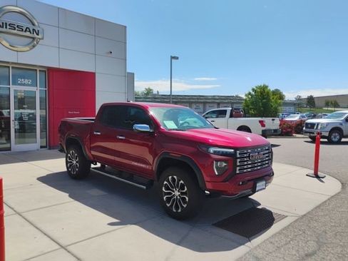 Used 2024 GMC Canyon Denali AWD/4WD image 3