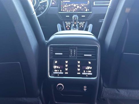 Used 2022 Porsche Cayenne S Platinum image 26