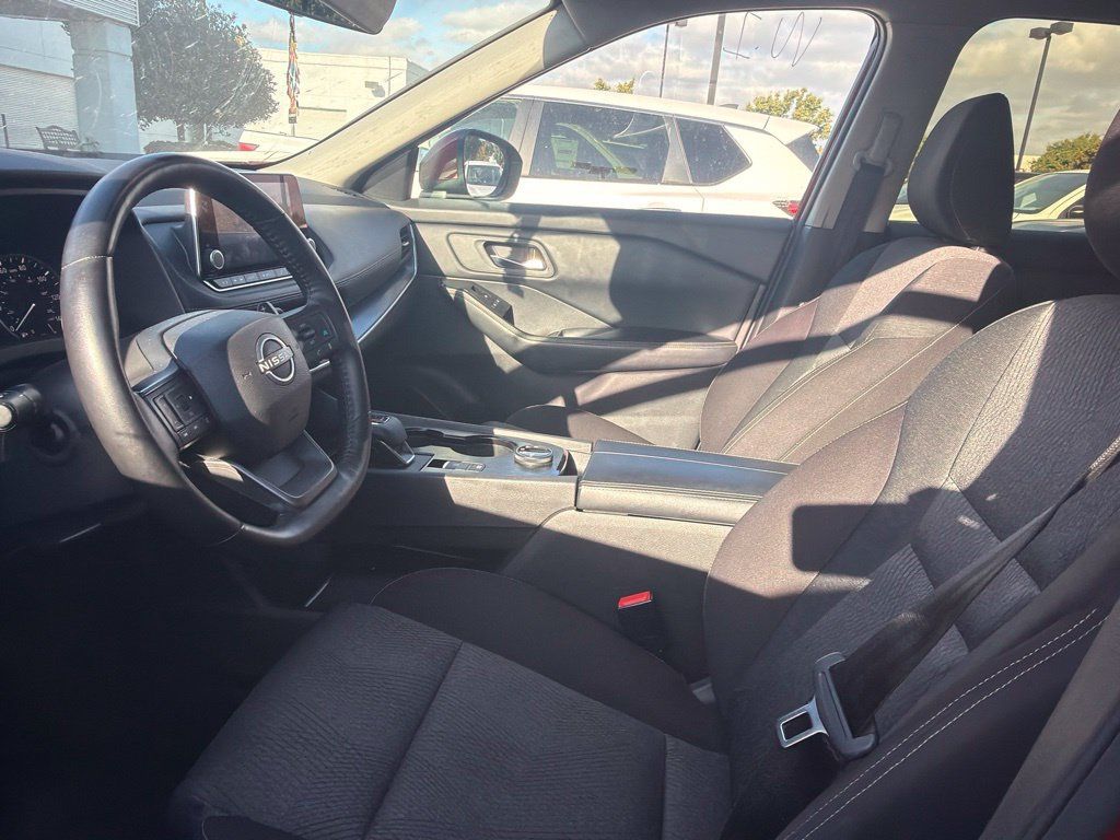 Used 2025 Nissan Rogue SV AWD/4WD image 10