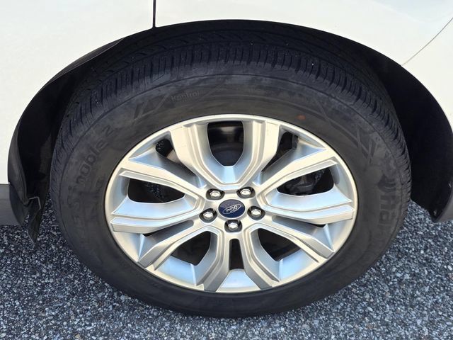 Used 2020 Ford Edge Titanium FWD image 40