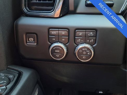 Used 2024 GMC Sierra 1500 AT4 w/ Technology Package AWD/4WD image 11