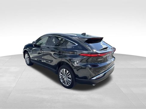 Used 2022 Toyota Venza XLE AWD/4WD image 3