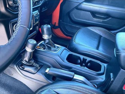 Used 2018 Jeep Wrangler Unlimited Sahara AWD/4WD image 17