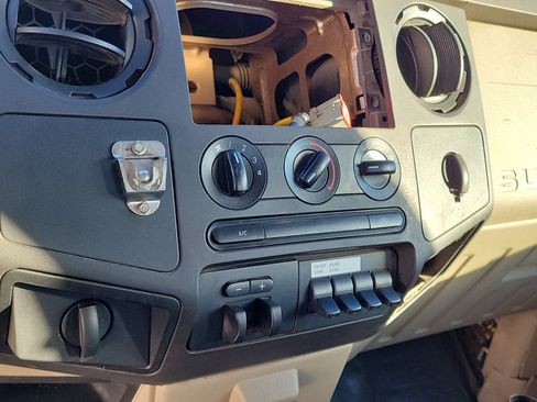 Used 2009 Ford F450 XL RWD image 28