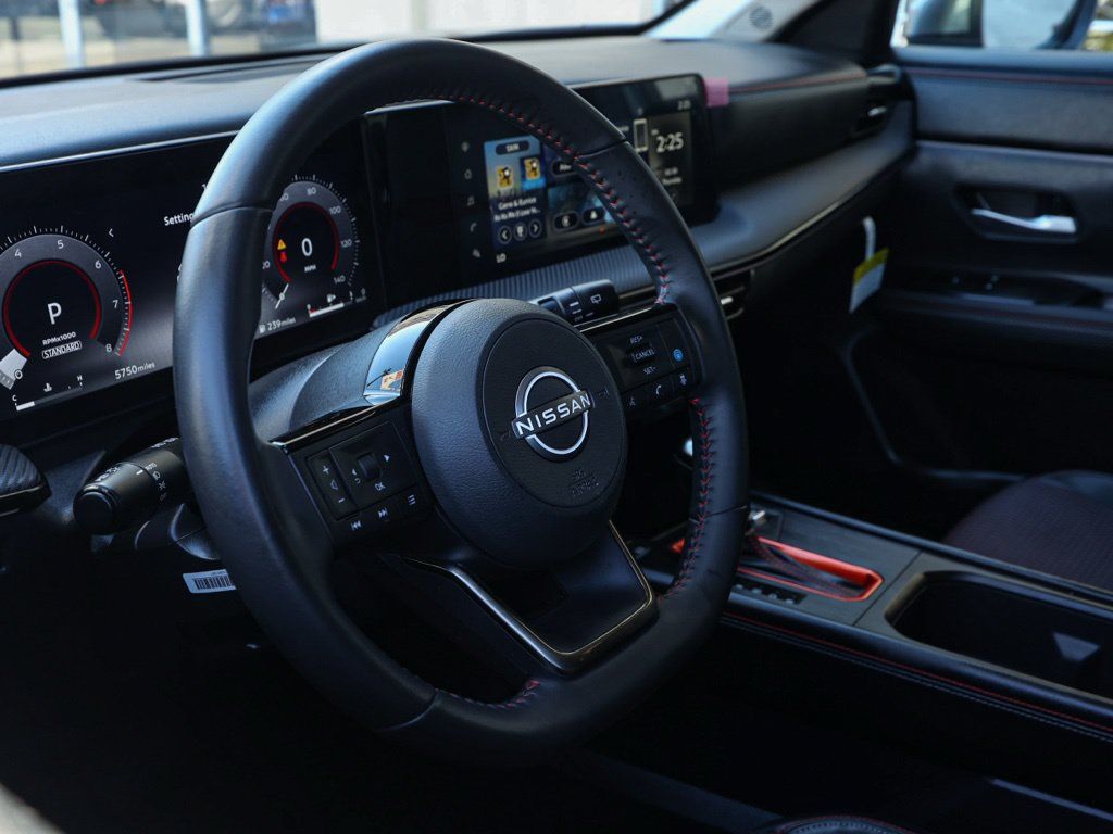 Used 2025 Nissan Kicks SR FWD image 16