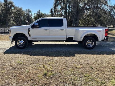 Used 2025 Ford F350 Platinum w/ Platinum Plus Package image 4