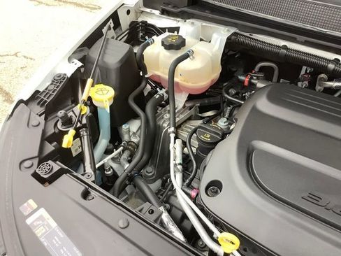 Used 2024 Chrysler Pacifica Touring-L w/ Uconnect Theater Family Group image 16