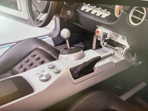 Used 2005 Ford GT RWD image 33
