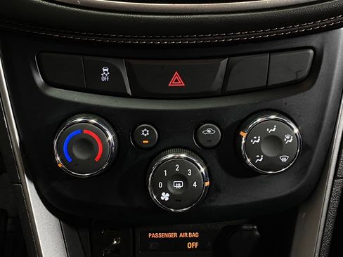 Used 2020 Chevrolet Trax LT FWD image 24