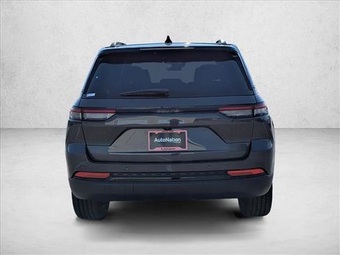 New 2025 Jeep Grand Cherokee Altitude image 6