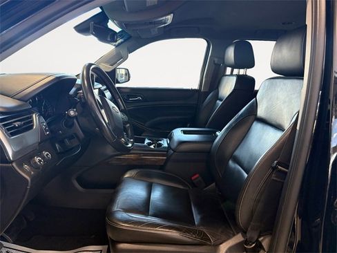 Used 2019 Chevrolet Suburban LT image 7