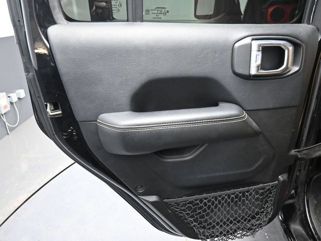 Used 2018 Jeep Wrangler Unlimited Rubicon AWD/4WD image 36