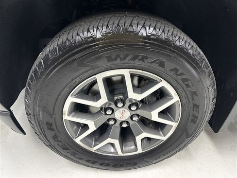 Used 2015 GMC Canyon SLE w/ All-Terrain Package image 15