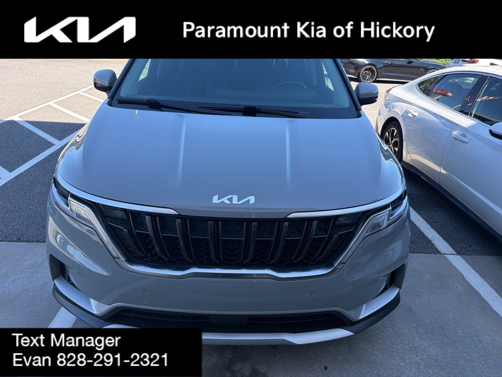 Used 2024 Kia Carnival EX FWD image 2