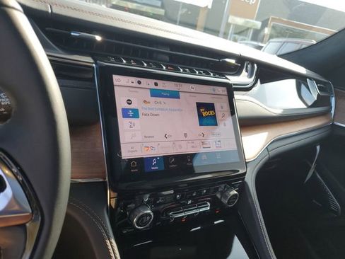 New 2025 Jeep Grand Cherokee L Summit image 10