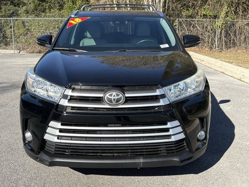 Used 2018 Toyota Highlander XLE image 3