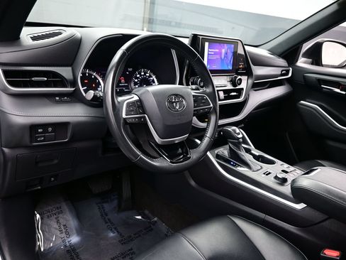 Used 2023 Toyota Highlander XSE AWD/4WD image 13