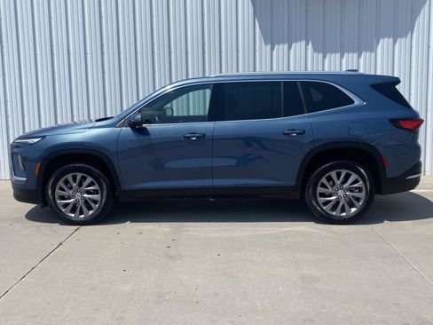 Used 2025 Buick Enclave Preferred FWD image 4