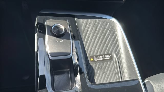 Used 2025 Buick Enclave Preferred FWD image 22