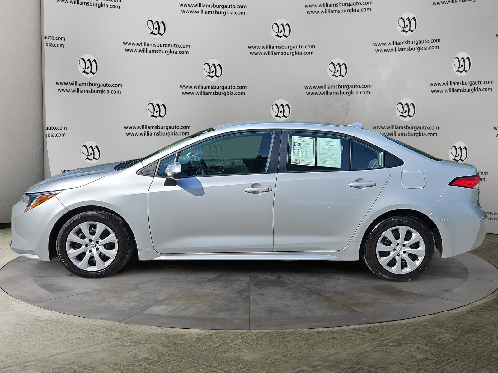 Used 2024 Toyota Corolla LE FWD image 2