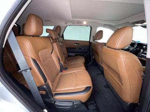 Used 2022 Nissan Pathfinder Platinum w/ Cargo Package image 14