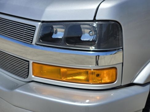 Used 2023 Chevrolet Express 2500 image 37