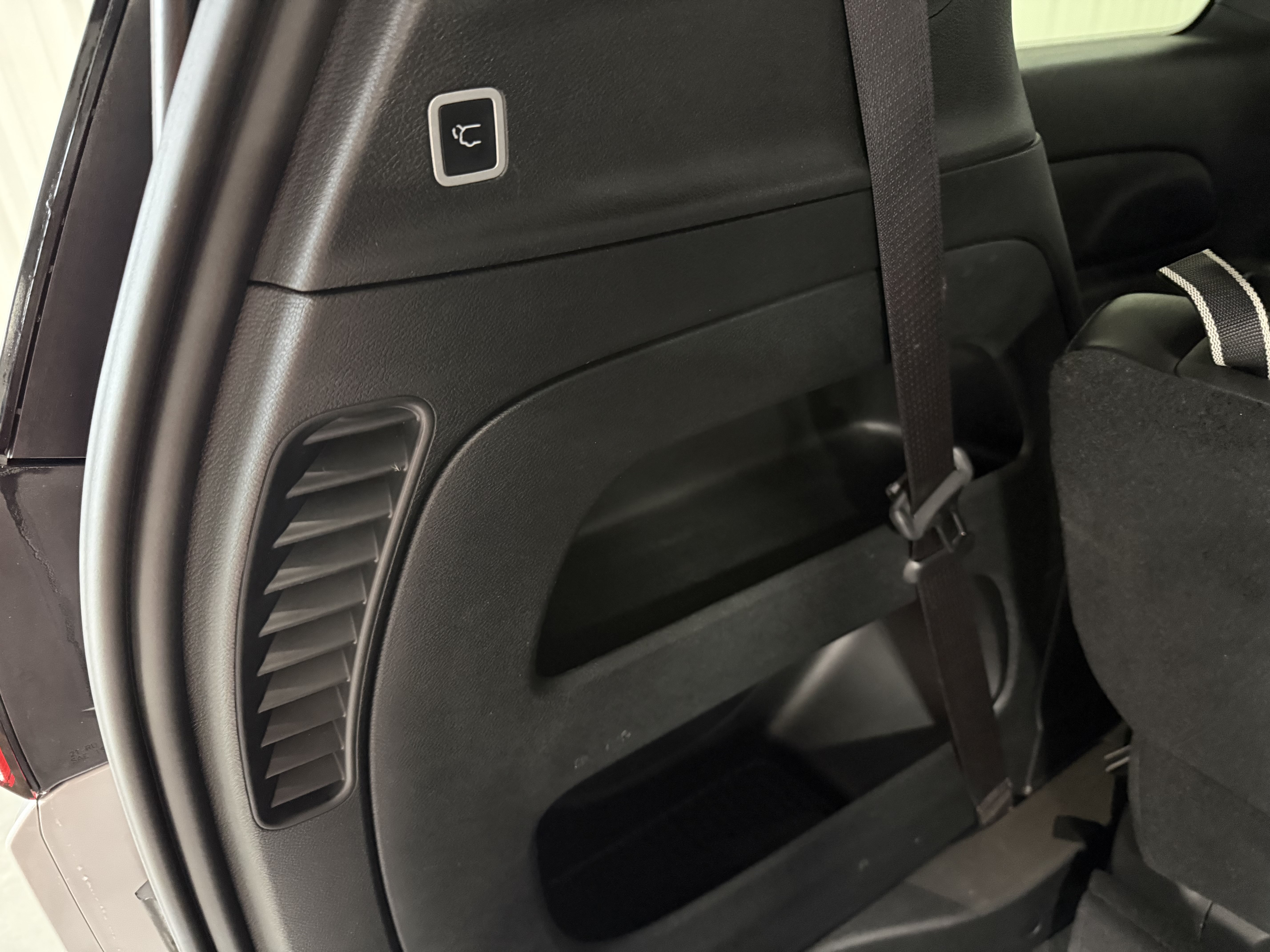 Used 2024 Chrysler Pacifica Touring-L w/ S Appearance Package FWD image 6