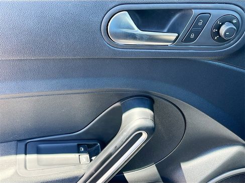 Used 2018 Volkswagen Beetle 2.0T Coast image 17