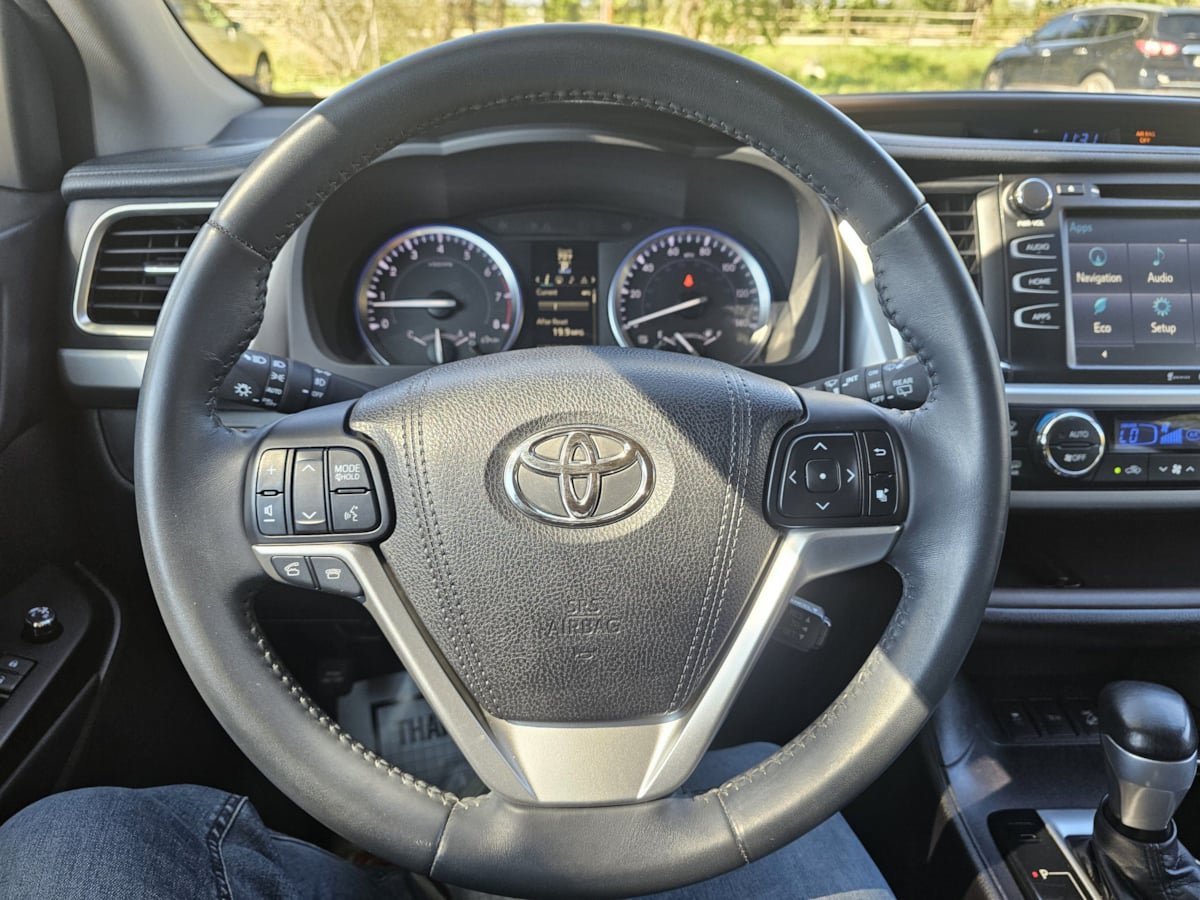 Used 2016 Toyota Highlander XLE AWD/4WD image 15