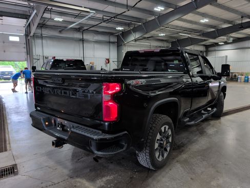 Used 2021 Chevrolet Silverado 2500 Custom w/ Custom Value Package AWD/4WD image 3