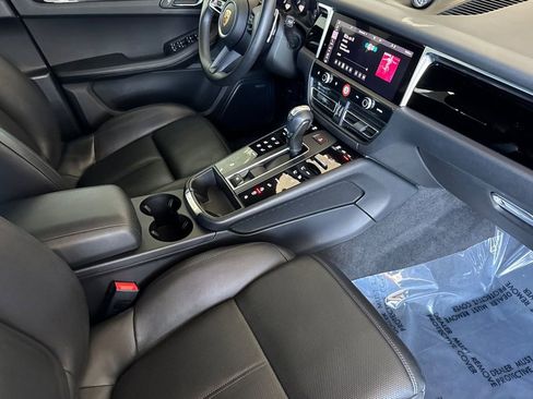 Used 2022 Porsche Macan AWD/4WD image 19