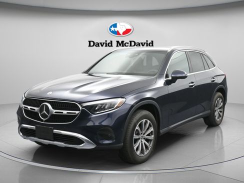 Used 2023 Mercedes-Benz GLC 300 4MATIC w/ Exclusive Trim Package image 4