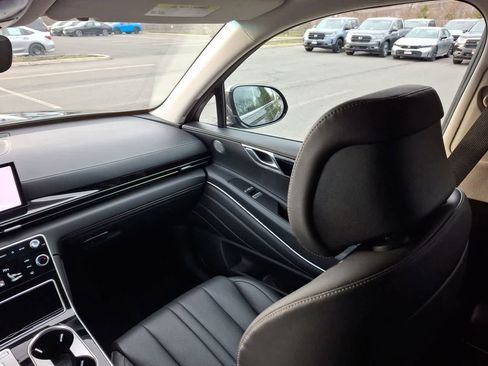 Used 2025 Genesis GV80 2.5T Standard image 11