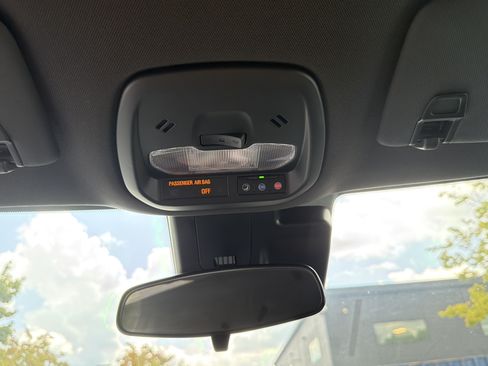 Used 2025 Chevrolet Trax RS w/ Driver Confidence Package FWD image 24