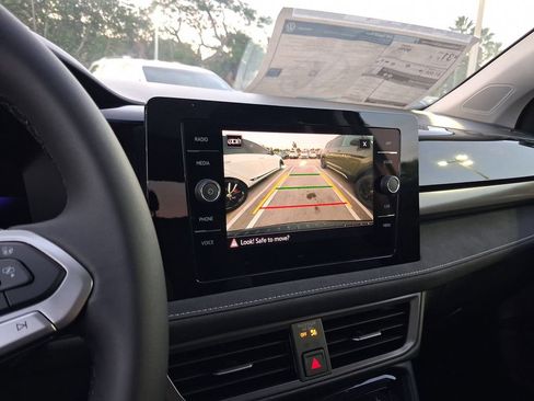 New 2026 Volkswagen Taos SE FWD image 11