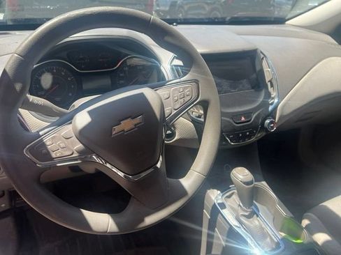Used 2017 Chevrolet Cruze LT w/ Convenience Package FWD image 6
