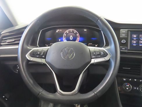 Used 2024 Volkswagen Jetta SE FWD image 9